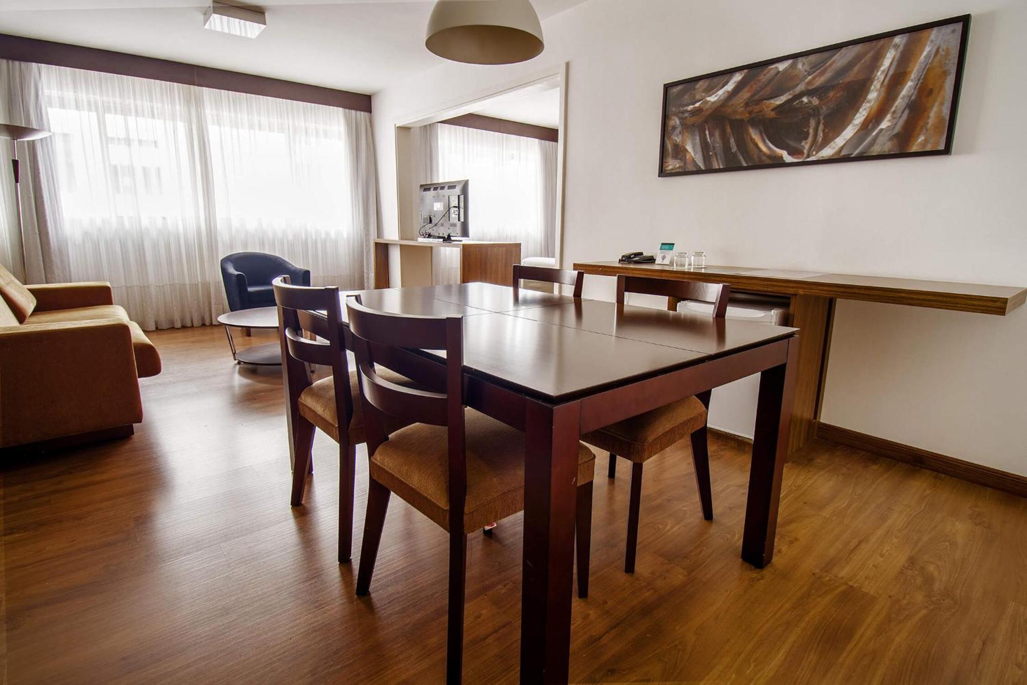 Hotel Deville Curitiba Batel Extérieur photo
