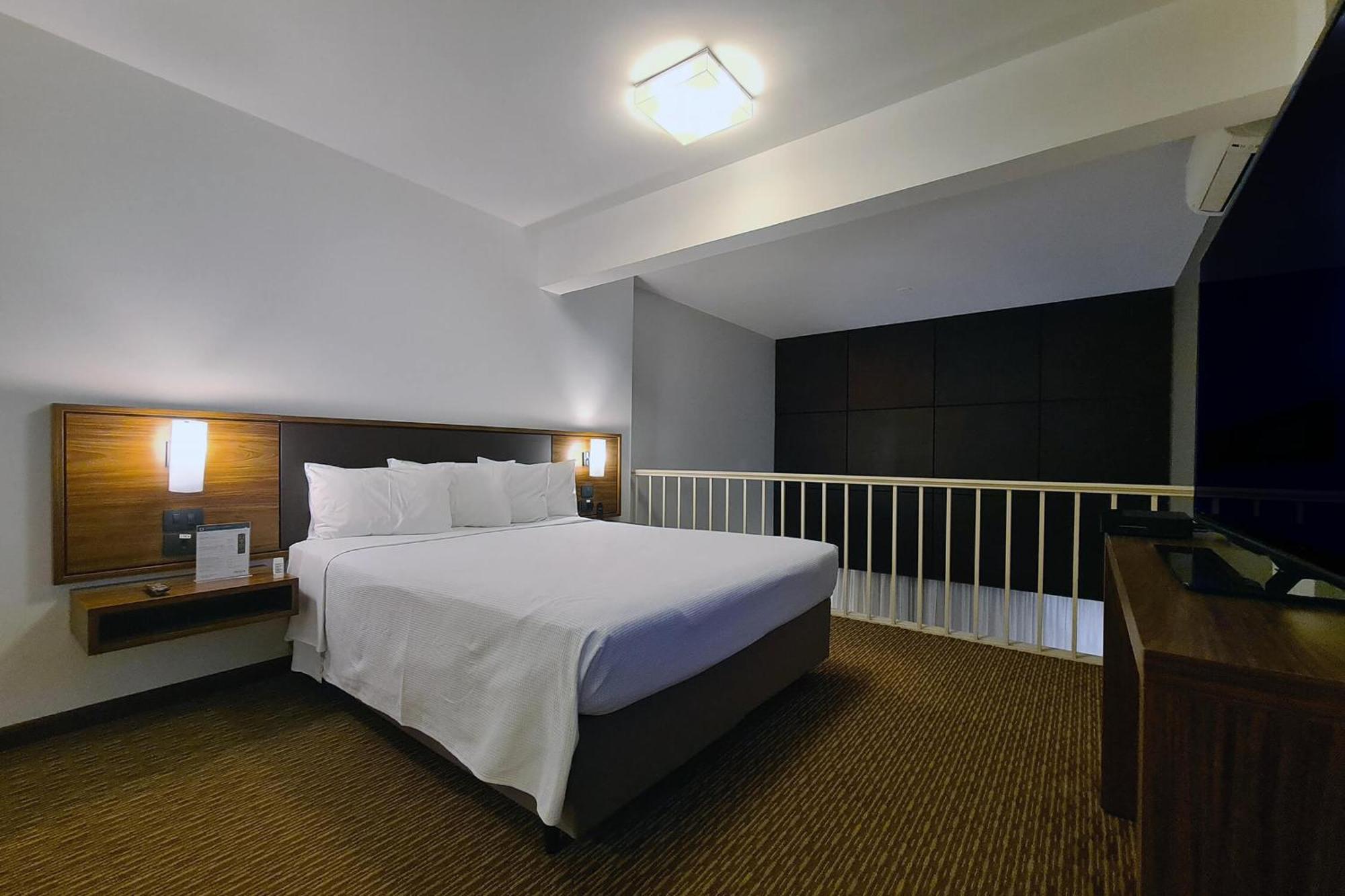 Hotel Deville Curitiba Batel Extérieur photo